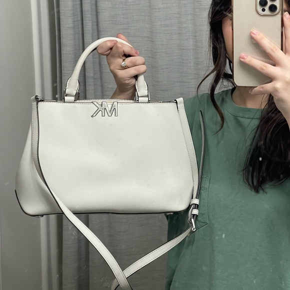MICHEAL KORS WHITE CROSSBODY BAG - Picture 2 of 6